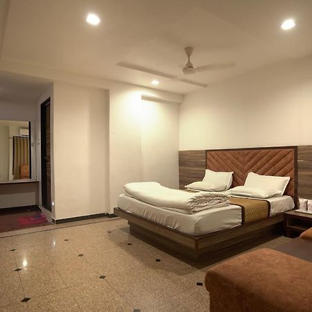 Hotel Shertown Ahmedabad Exterior photo