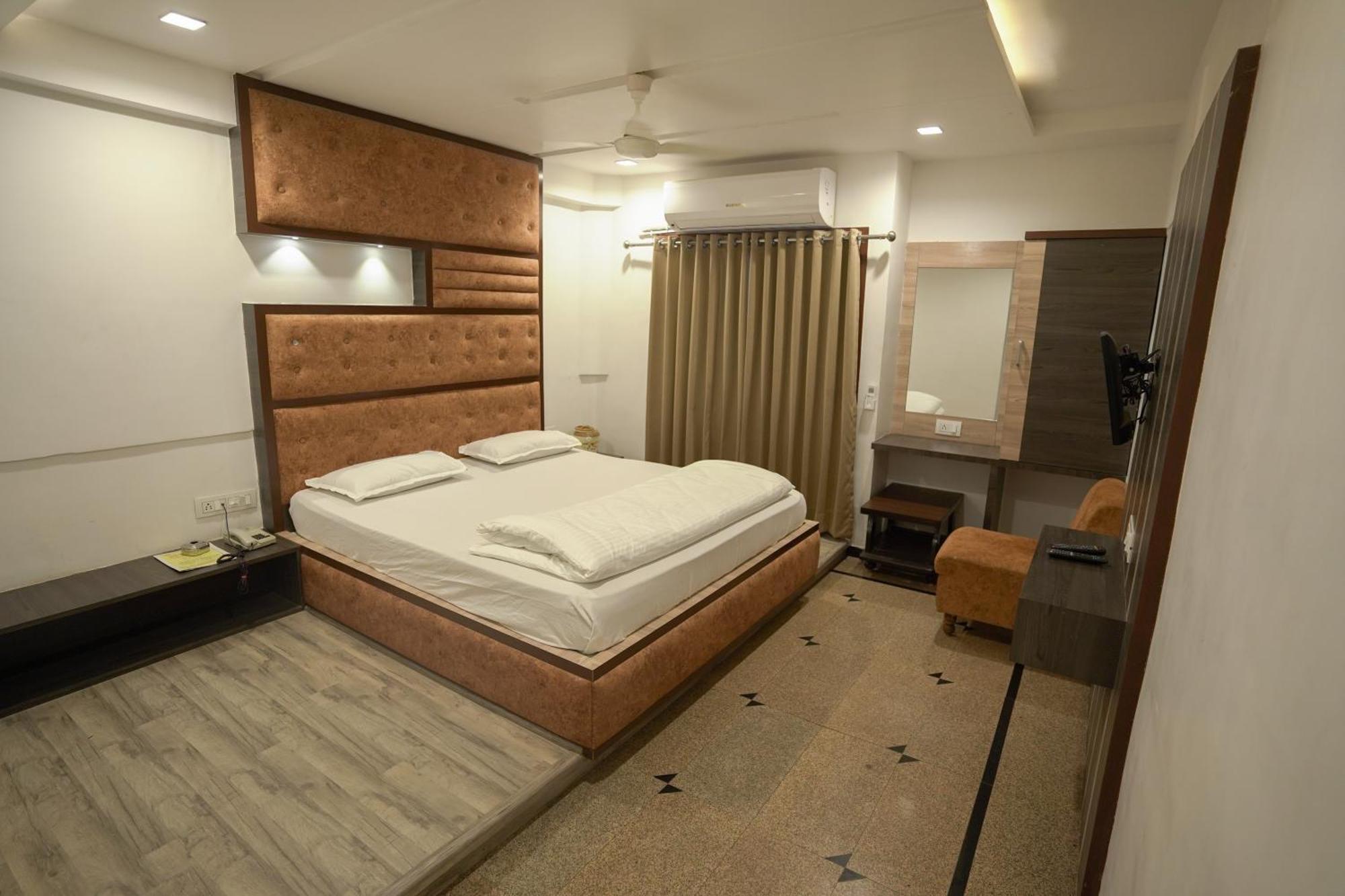Hotel Shertown Ahmedabad Exterior photo