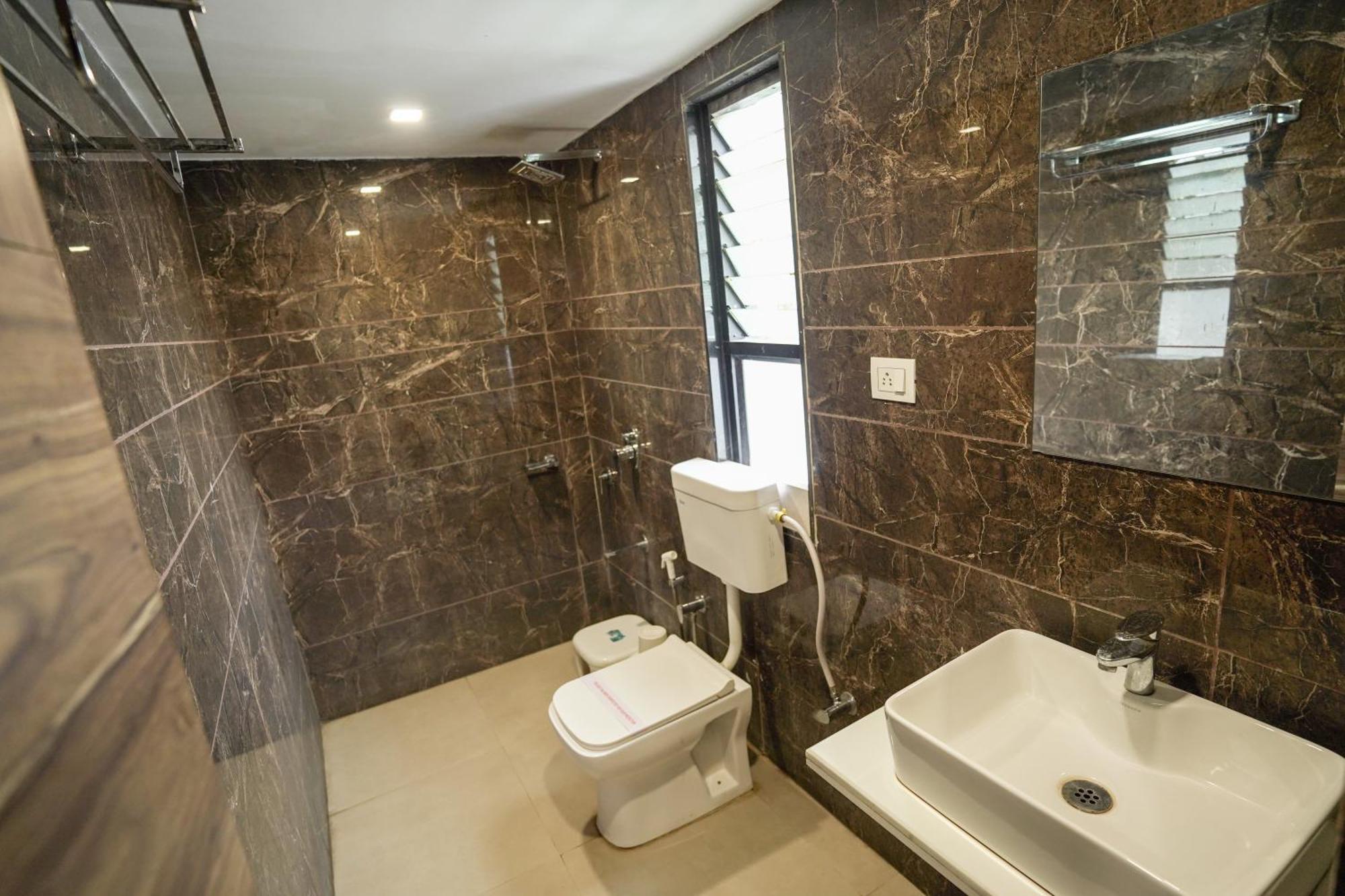 Hotel Shertown Ahmedabad Exterior photo