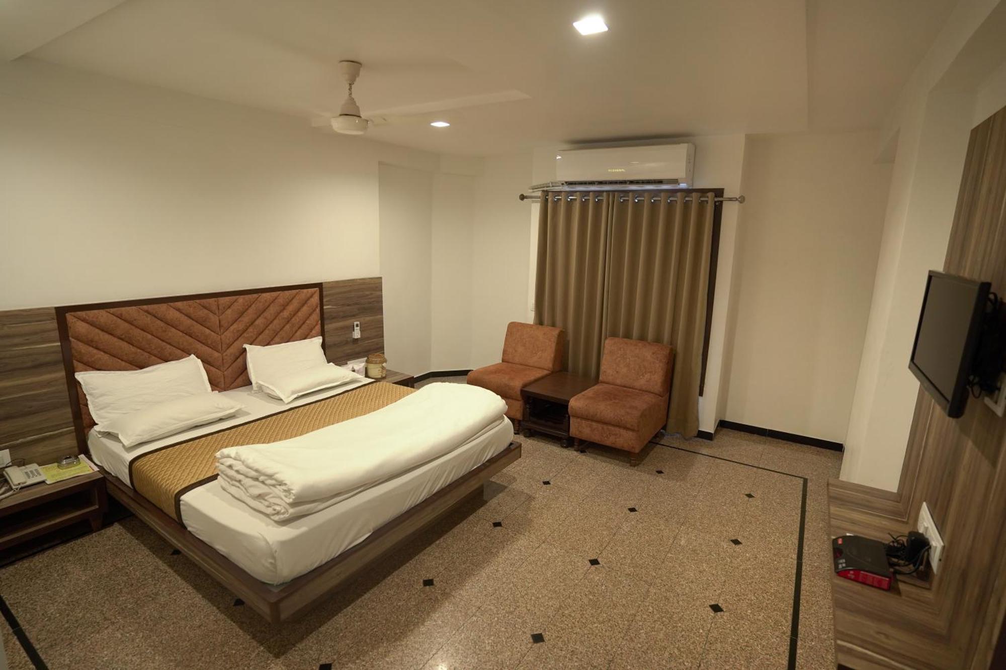 Hotel Shertown Ahmedabad Exterior photo