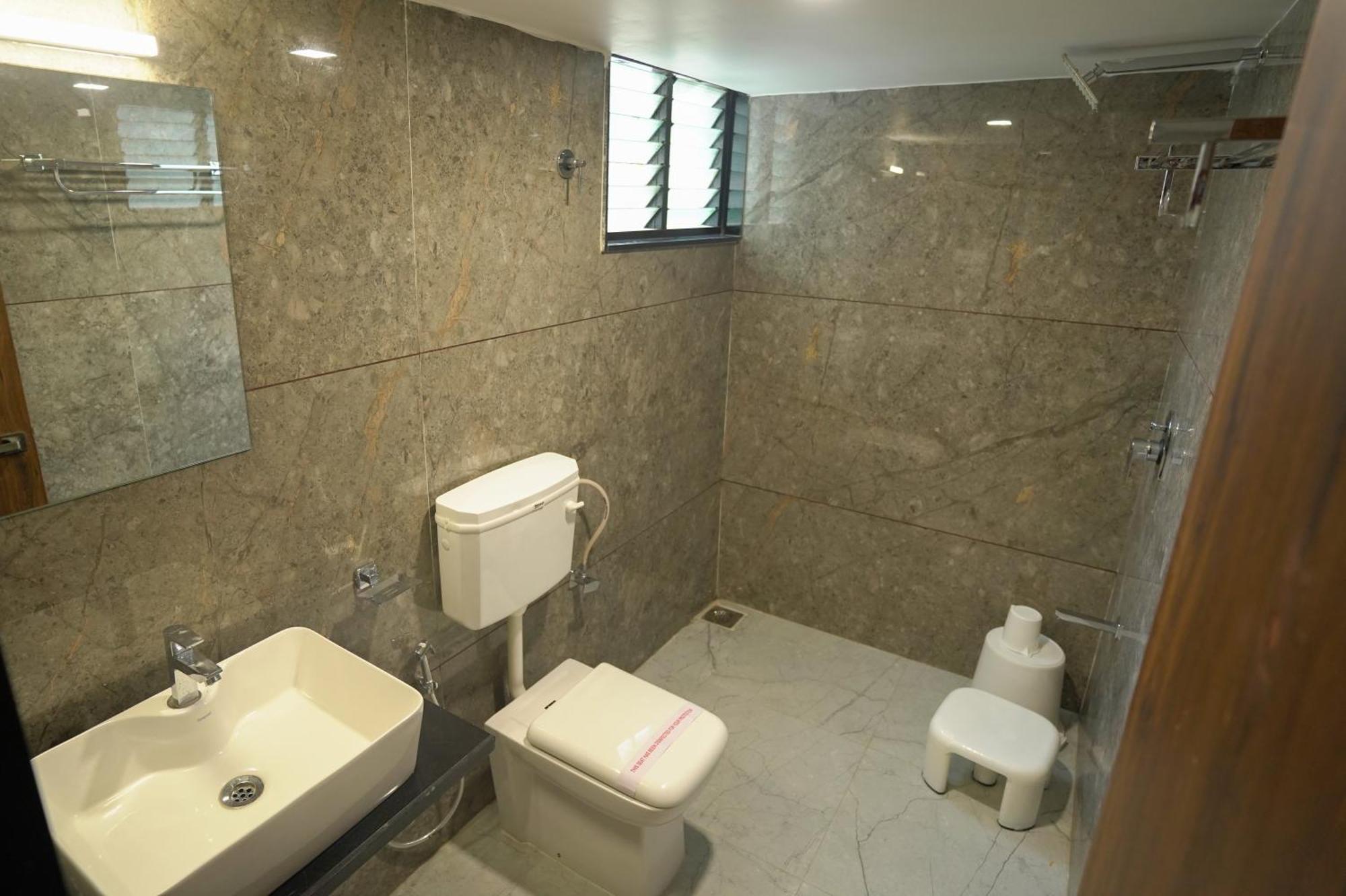 Hotel Shertown Ahmedabad Exterior photo