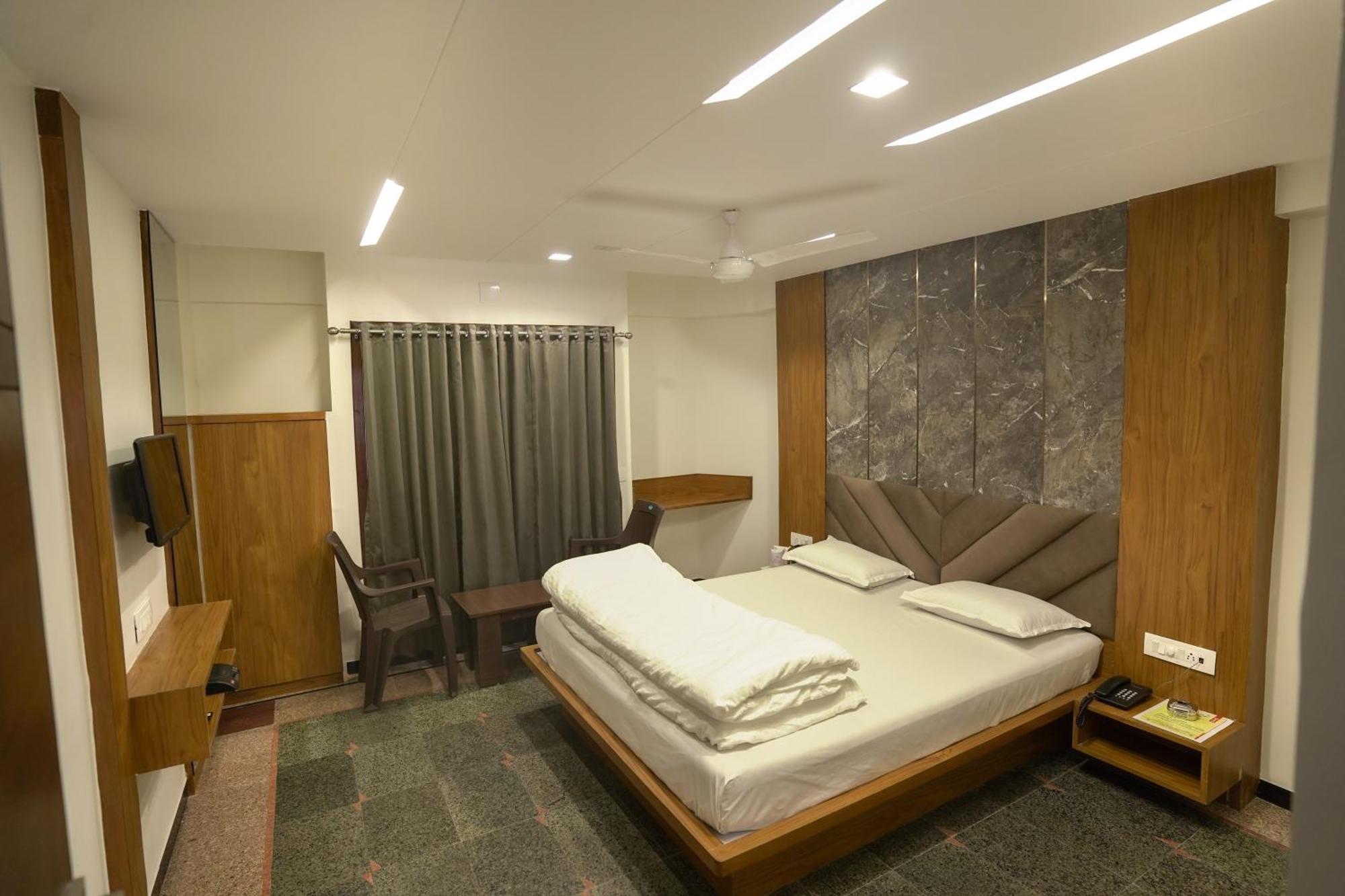 Hotel Shertown Ahmedabad Exterior photo