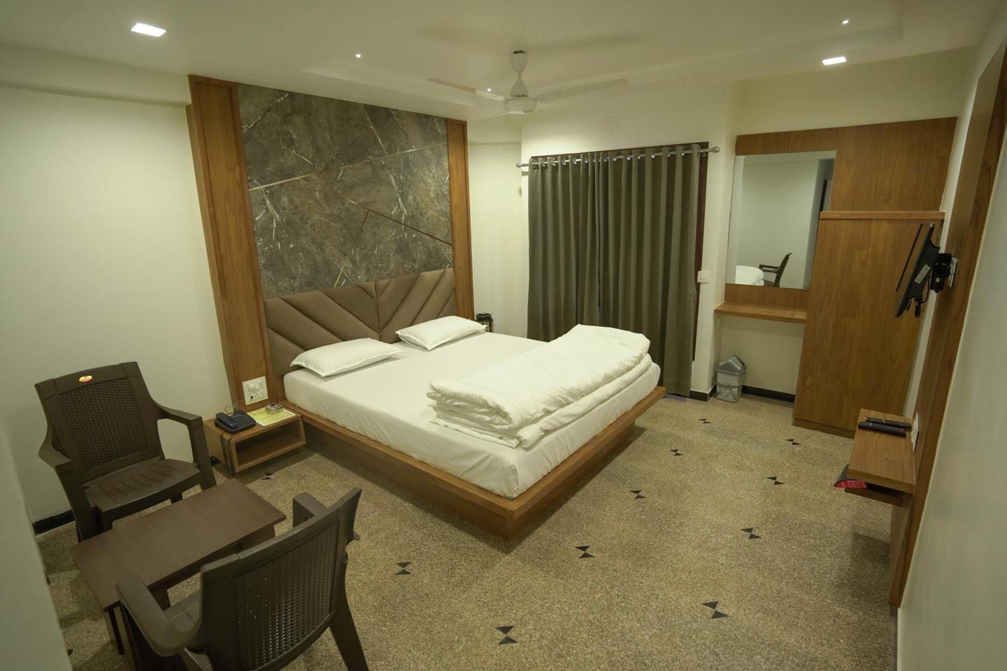 Hotel Shertown Ahmedabad Exterior photo