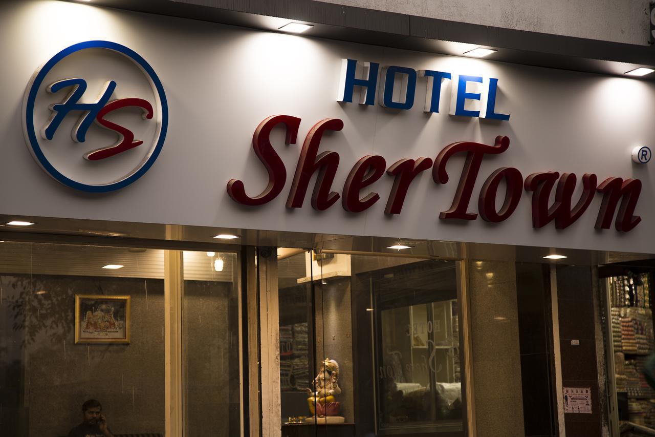 Hotel Shertown Ahmedabad Exterior photo