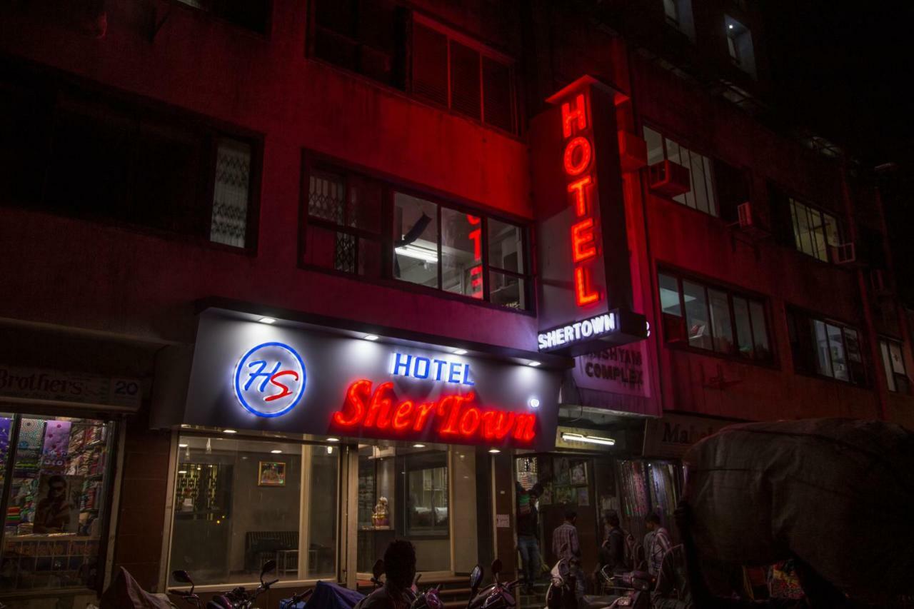Hotel Shertown Ahmedabad Exterior photo
